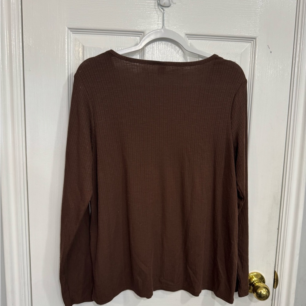 Old Navy Brown Ribbed V-Neck Long Sleeve Tee - Picture 2 of 3